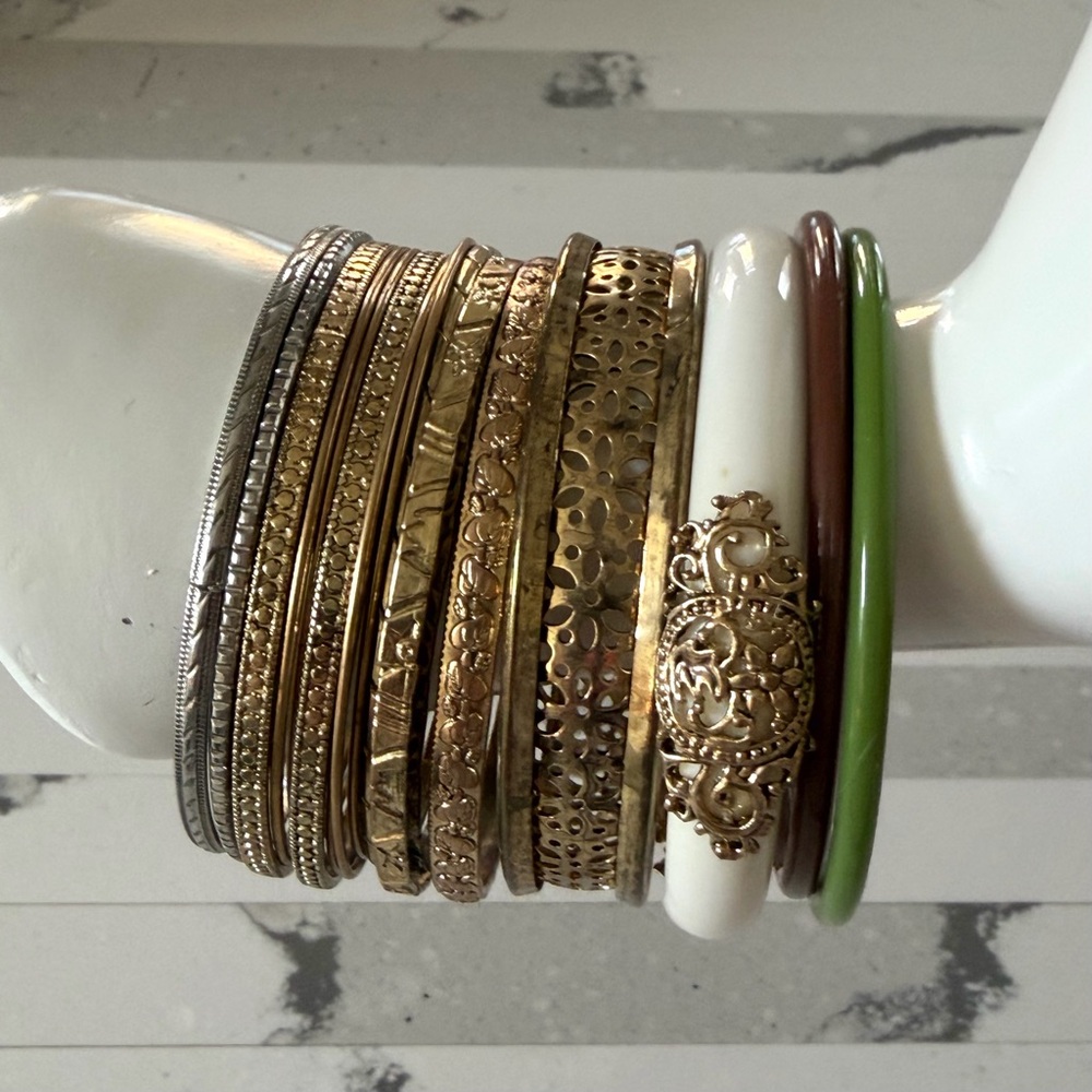 Assorted Bundle of 17 Indian Bracelets - Green, White & Brown, Gold, Silver - Picture 2 of 12
